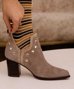 Calzadocalzado MICUIR Botines De Tacon | Punky Boots Ante Beige Con Tacon Tachas Oro 7Cm